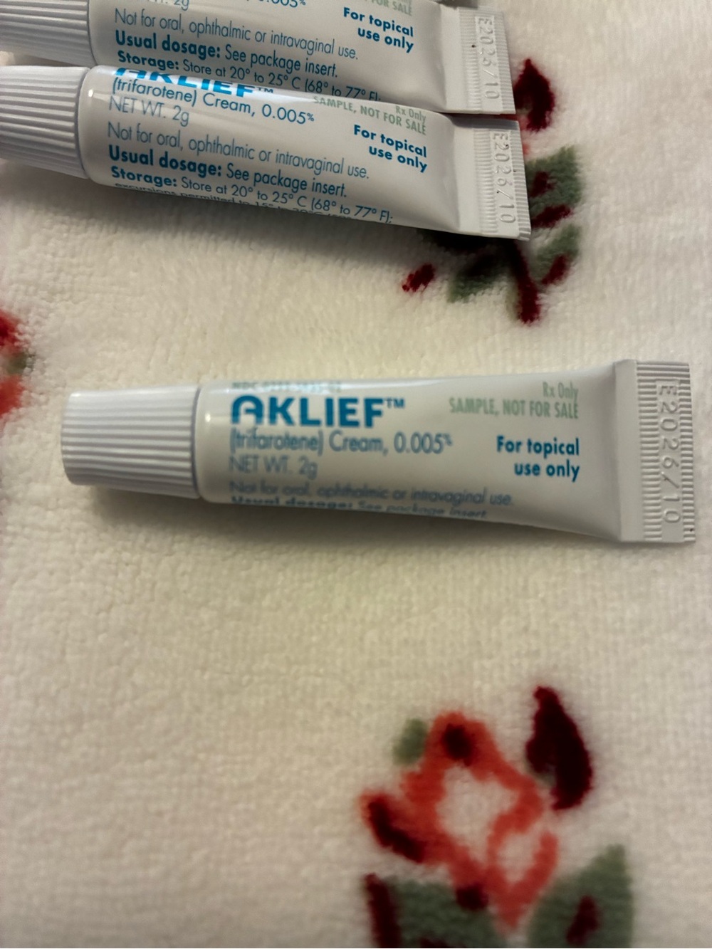 Aklief Topical Cream Tubes - White & Blue 18 -2 gram tubes! Acne Cream -NEW - Picture 3 of 3
